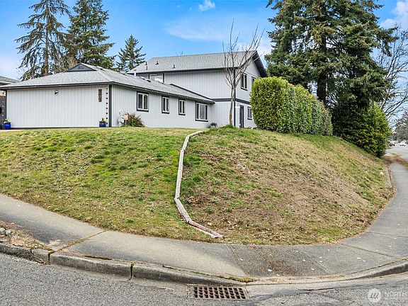 3rd image of 2902 N Orchard