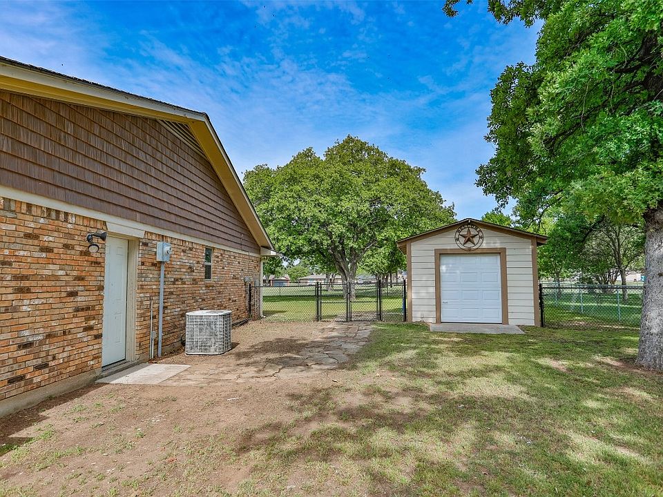 812 Kiowa Dr W, Lake Kiowa, TX 76240 MLS 20307662 Zillow