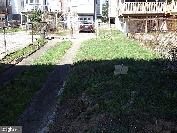 5th image of 1125 E Price St
