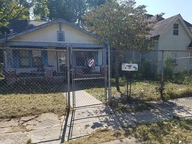 1st image of 310 E Burwell Ave