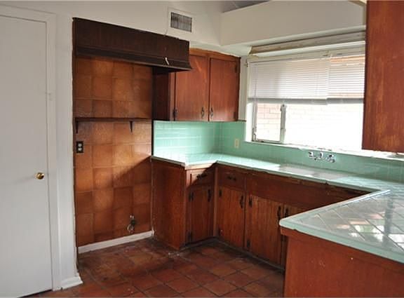 3rd image of 6605 Jackwood St