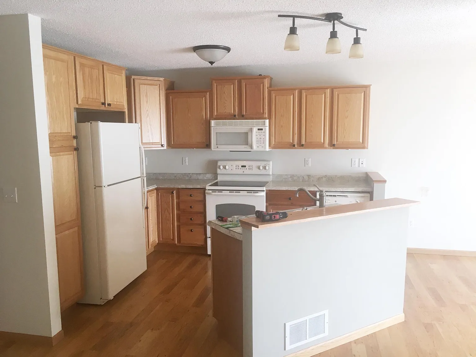 2 bed, 1700 sqft, $2,350 — Photo 4
