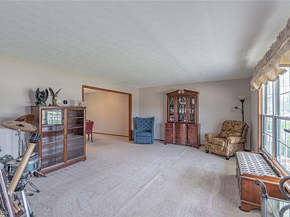 4th image of 207 Haines St