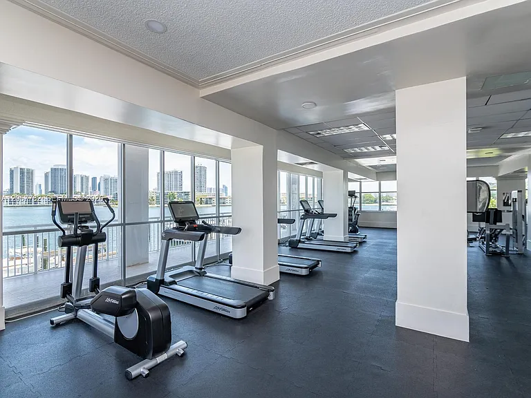 18071 Biscayne Blvd #603 — Photo 41
