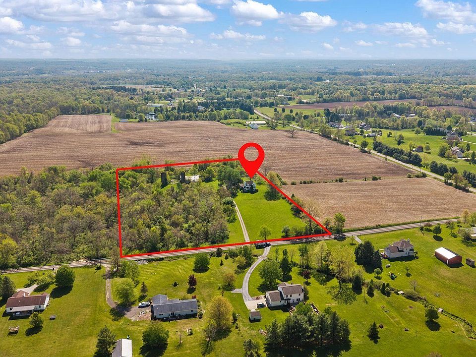 16th image of 2920 Burnside Rd