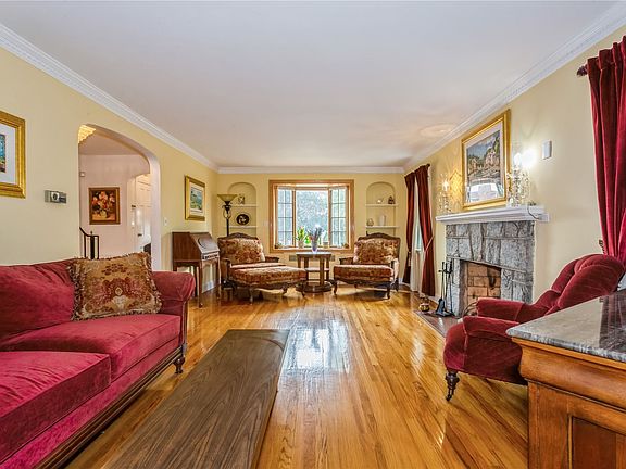 4th image of 81-08 218th St
