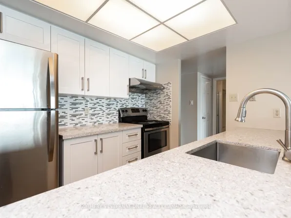 77 Harbour Sq, Toronto, ON