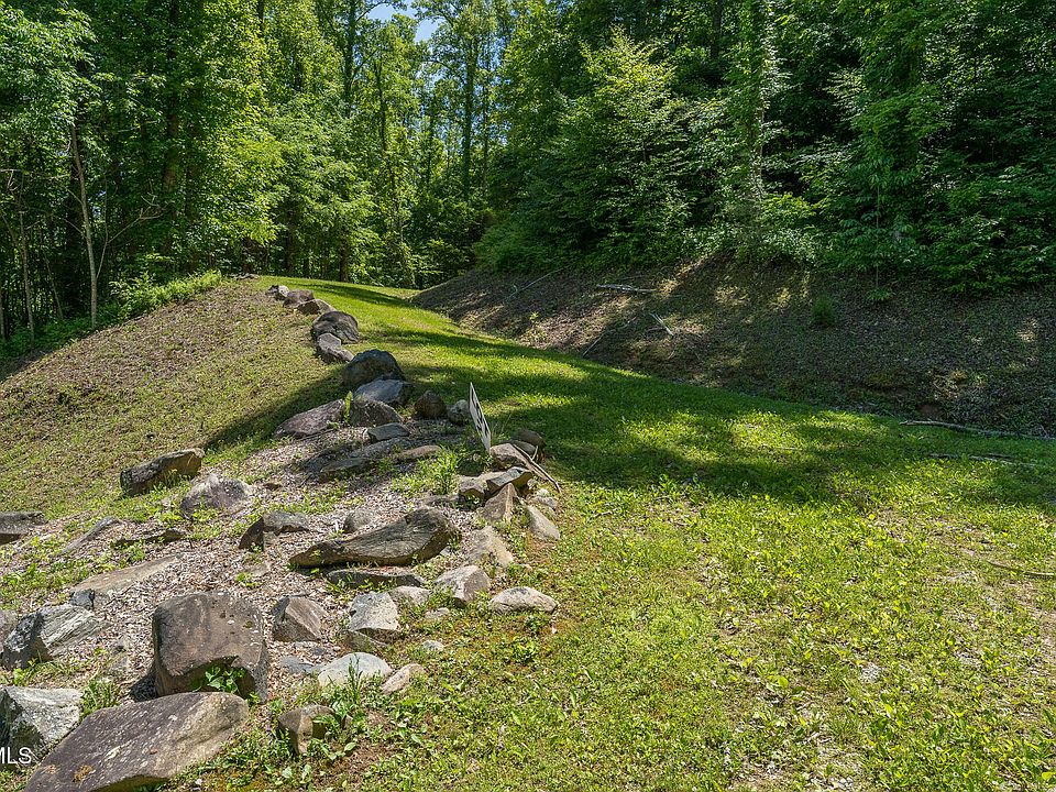 2nd image of 3 Ridgetop Ln