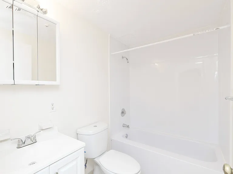 Legacy Apartments Rockland — Photo 14