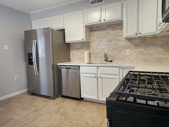 3rd image of 5213 Evergreen Dr