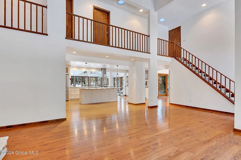 4th image of 7 Birch Hill Court
