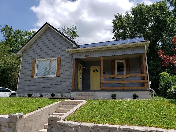 3rd image of 131 Bourne Ave