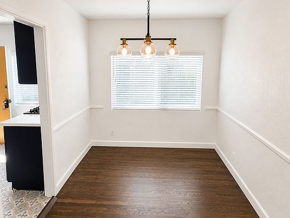 4th image of 11437 Oxnard St #9