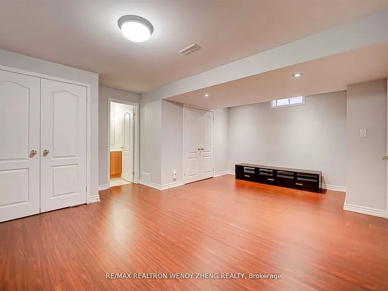 60 Warren Bradley St — Photo 27