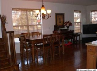 2 Oxford Rd, Manalapan, NJ 07726