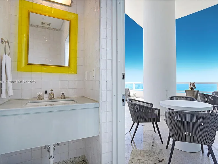 4401 Collins Ave #PH SOUTH — Photo 45