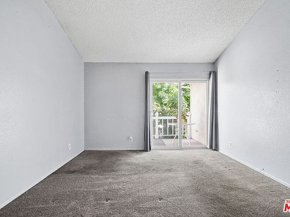 4th image of 3855 Thorncroft Ln Unit E