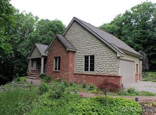 2880 Indian Lake Rd, Oxford, MI 48370