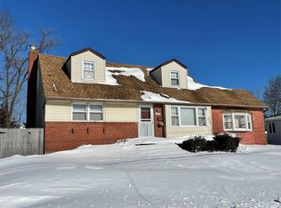 1025 N Broome Ave, Lindenhurst, NY 11757