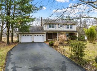 2 Apache Ct, East Brunswick, NJ 08816