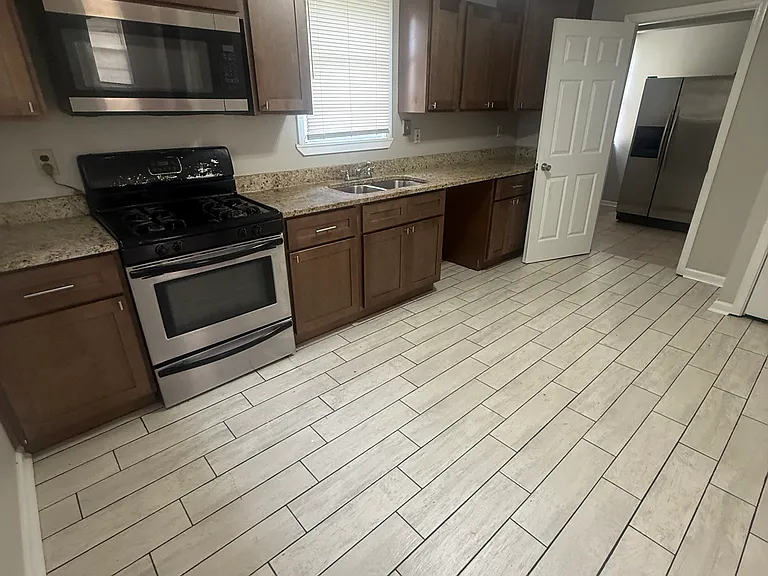 532 Monroe St — Photo 20
