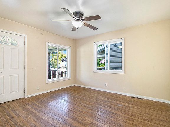 3rd image of 218 E Ewing Ave