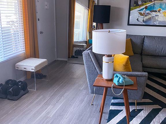 2nd image of 7511 Lexington Ave APT 9