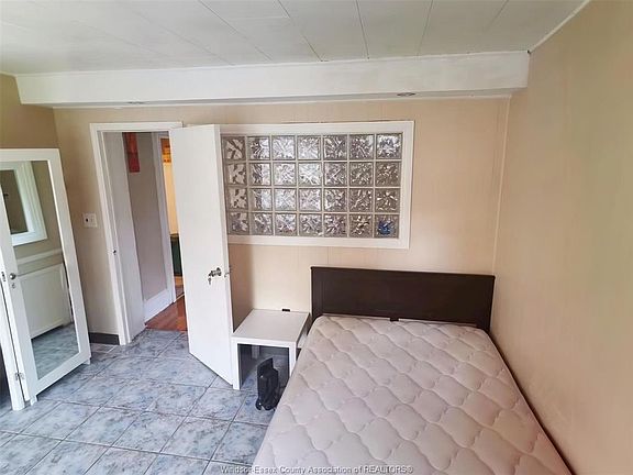 4th image of 3016 Peter St