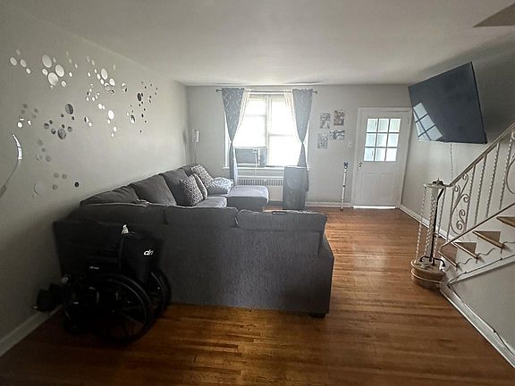 5th image of 1224 Unruh Ave