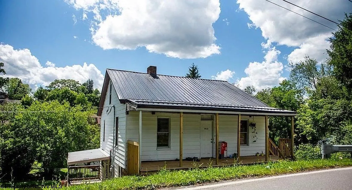 2 bed, 1.0 bath, $1,500 — Photo 1