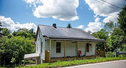 841 Stewart St Photo 1