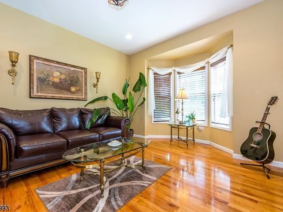 5th image of 24 Catania Dr