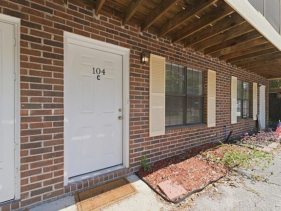 5th image of 104 Muir Ct APT C