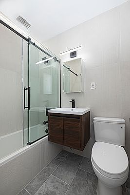5th image of 237 W 72nd St #4