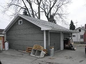 4th image of 1227 N Broadway St