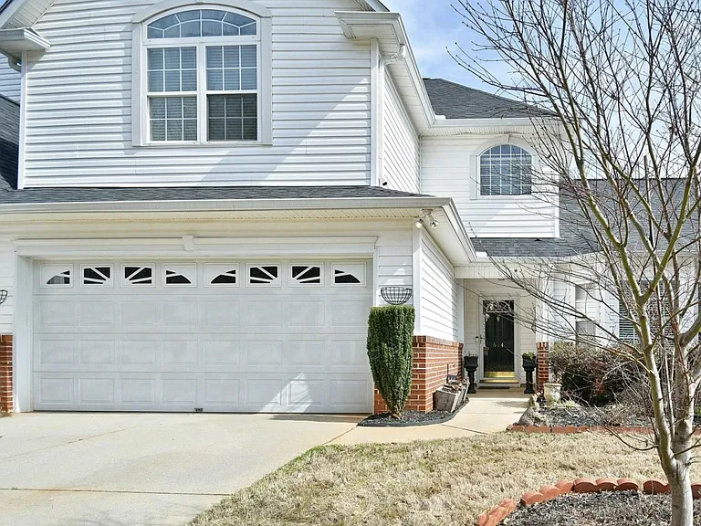 614 Glassyrock Ct — Photo 2