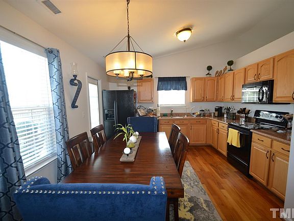 4th image of 504 Weeping Willow Dr