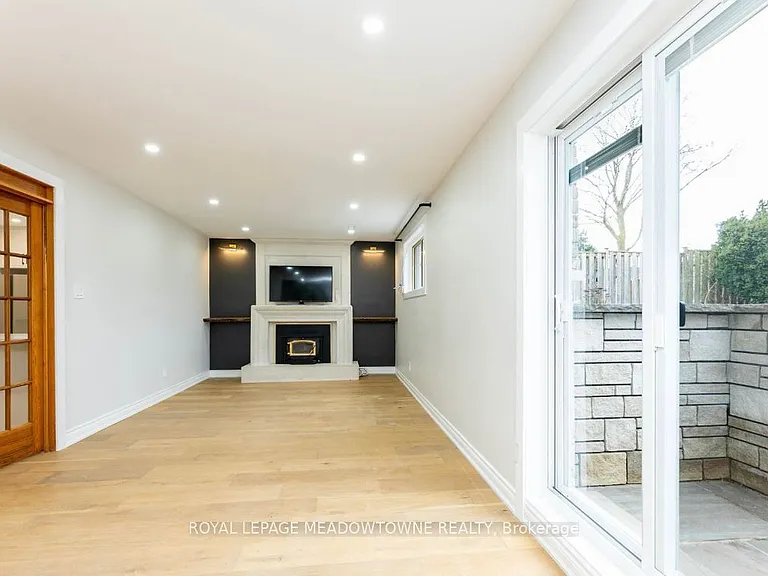 468 Gowland Cres #BASEMENT — Photo 10