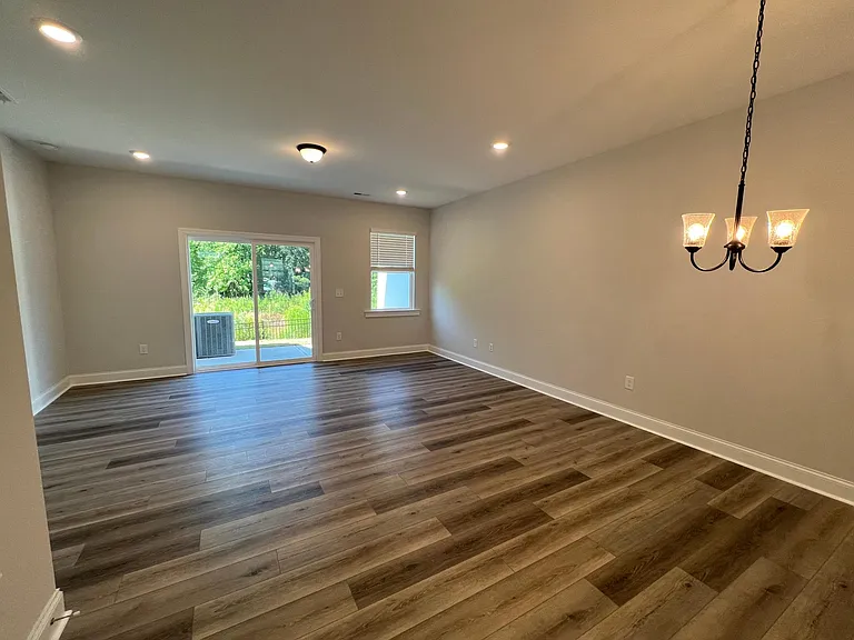 335 Old Grove Ln — Photo 6