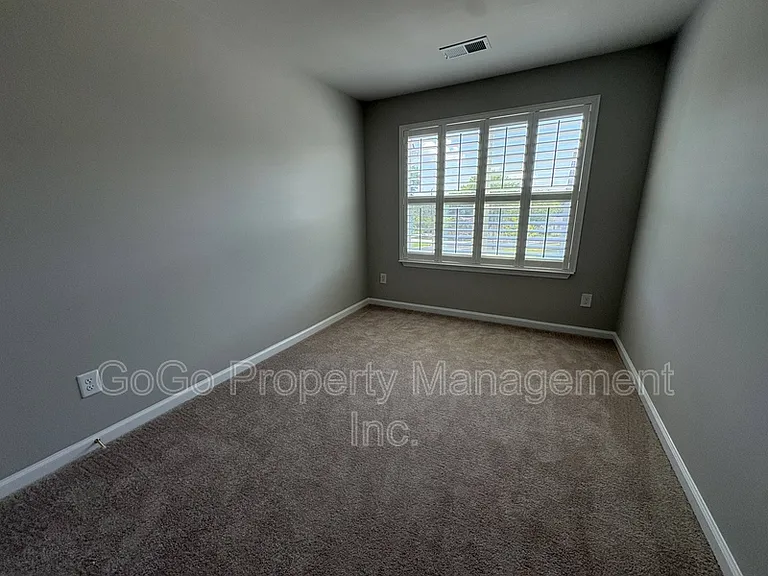 133 Marthawood Ln #1 — Photo 6
