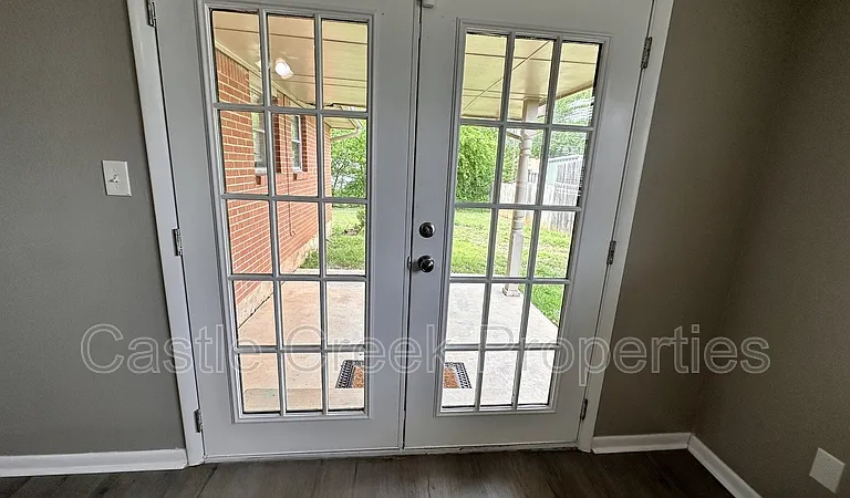 1803 Fox Ave — Photo 4