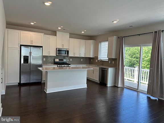 5th image of 4830 Franklin Cir