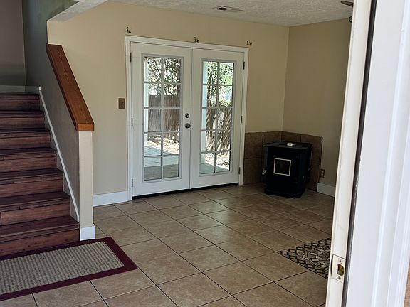 2nd image of 1713 Chamisa Rd NE