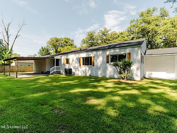 2nd image of 304 Spring St