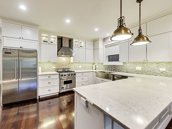5th image of 2745 N Kenmore Ave #1