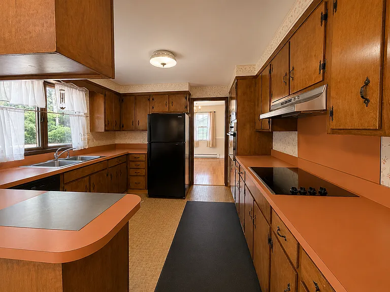 240 Ridgefield Rd #1 — Photo 6