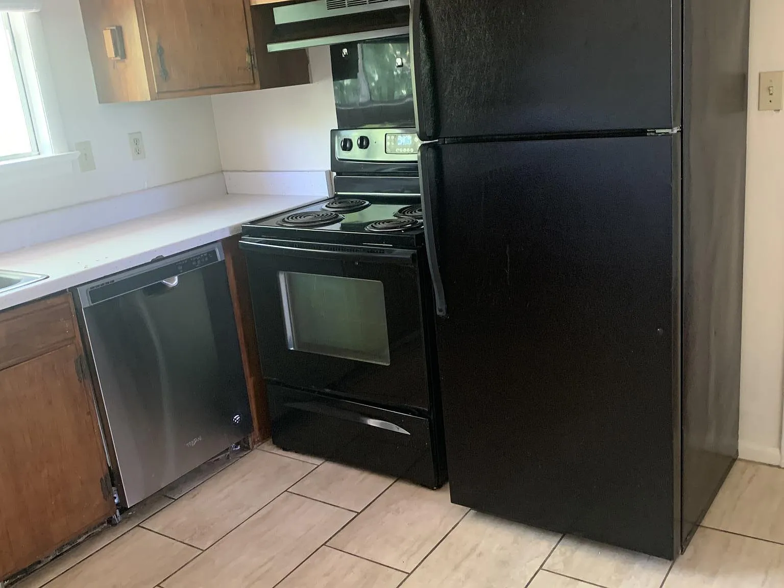 3 bed, 1.5 bath, 1070 sqft, $1,600 — Photo 3