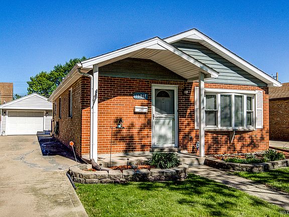 3rd image of 11017 McVicker Ave