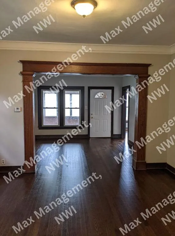 1037 Lyons St — Photo 4