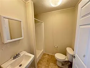 3 bed, 2.0 bath, 896 sqft, $950 — Photo 3